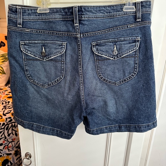 Lee Denim Shorts - Picture 2 of 4